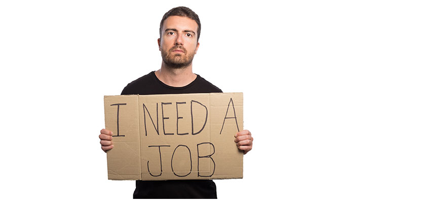 Laid-off father hands out resumés on the street