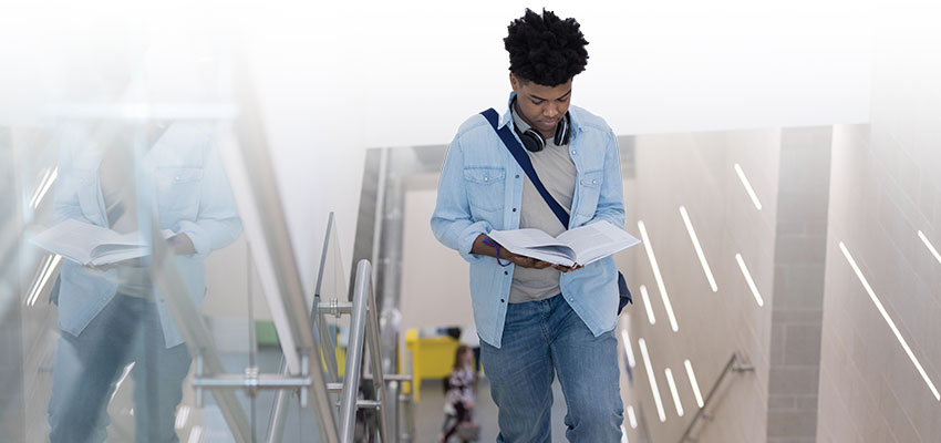 Ohio teen walks his way into college
